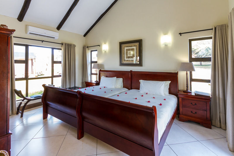 Zulu Nyala Game Lodge Hluhluwe Exterior foto